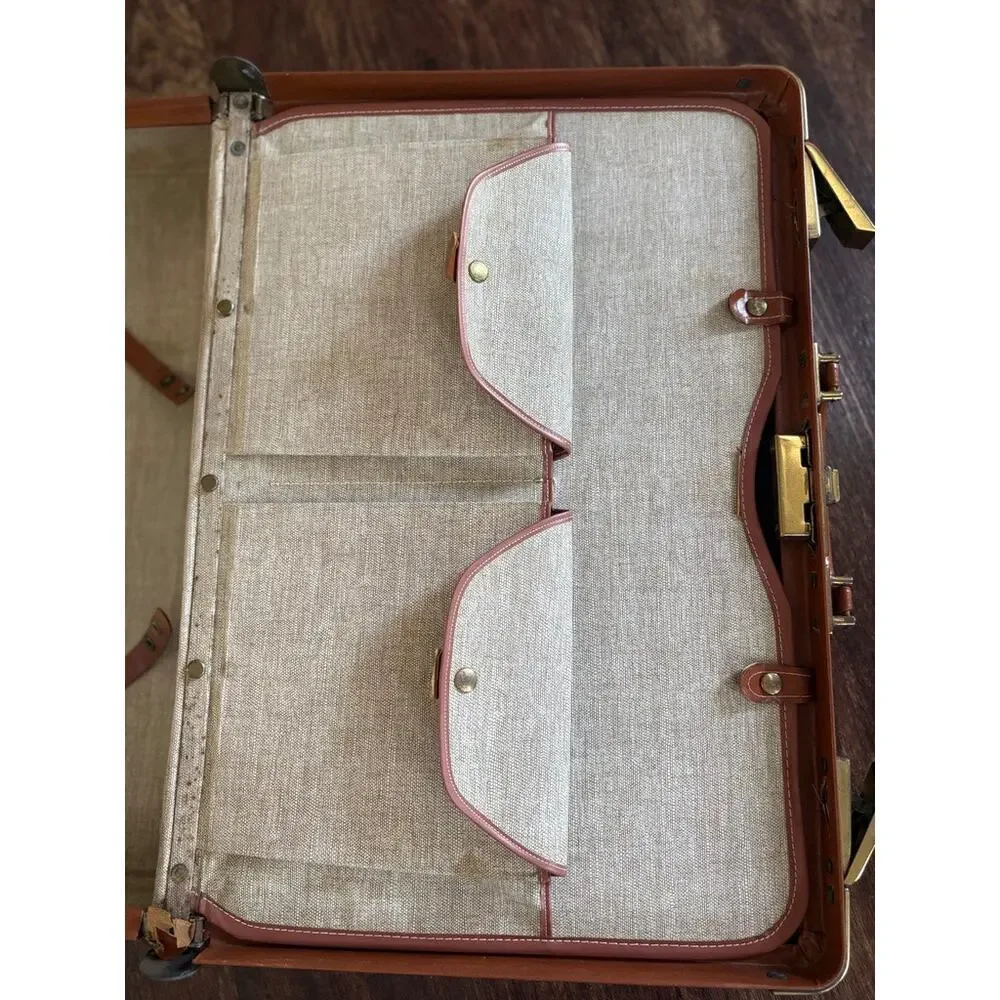 Vintage 1950s Towncraft Tan Leather Suitcase Train Case Linen Lined Brass Clasps